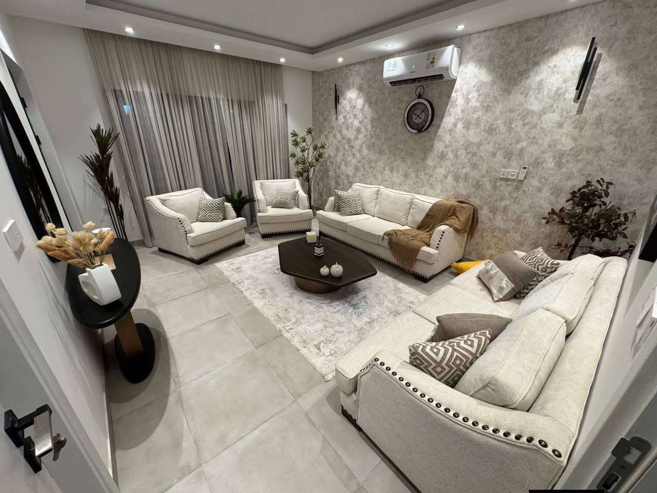 🏡✨ عرض المرحلة الثالثة | مجمع اللؤلؤة السكني

🏠 بيت 200م² | طابقين | تشطيب راقٍ

🔥 25 مليون مقدّم فقط
💰 114 مليون دفعة سنوية
📅 والباقي أقساط شهرية على مدى 4 سنوات

🚪 تقدر تدخل بيتك وتشيّك عليه بنفسك قبل توقيع العقد!
✨ شوف بيتك على أرض الواقع وتأكد من كل التفاصيل قبل لا تلتزم.

🔥 المرحلة الثالثة… فرصة لا تفوّت!

📞 للحجز والاستفسار: ***********
