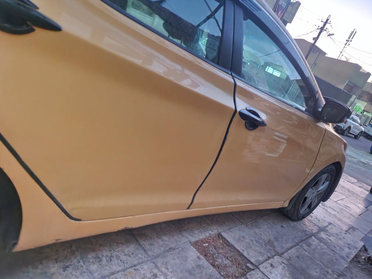 نوع هونداي النترا
موديل ٢٠١٣ 
محرك ١٨٠٠ دوش  
مواصفات  فتحه شاشه تدفئه بالكشنات . كرسي كهربائي .اشاير بالمري . 
سياره تكسي لون اصفر . 
سياره ضربتها باب بصف سايق 
رقم بغداد باسمي مصفره هيئه وغرامات . 
مكاني البلديات . ***********
السعر 85 . وبيها مجال  ملاحظه  سياره حاليا بيها راجز الحار ضعيف . وبيها كازكيت هوا  مو خابطه .
