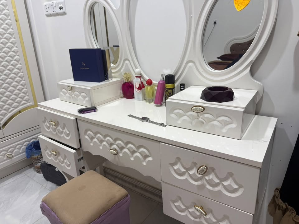 🔹 غرفة كاملة ونظيفة – 6 قطع
💰 السعر: 500 ألف دينار
🛏️ مع الدوشك

🔹 ميز طعام + 4 كراسي
💰 السعر: 100 ألف دينار

📍 الموقع: البصرة – البراضعية
📞 للاستفسار: ***********@
