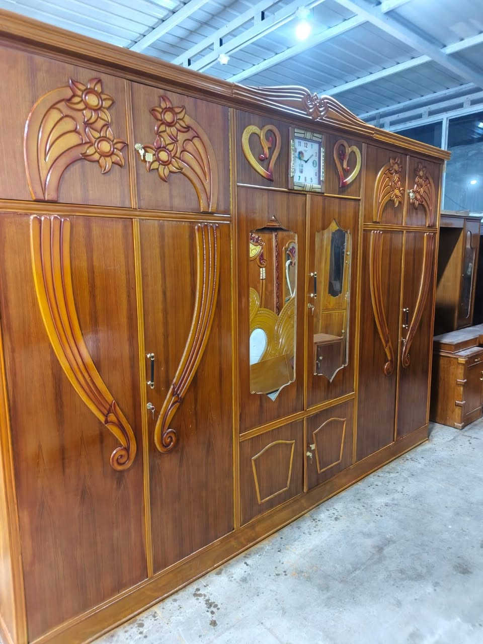 غرفه عراقيه فول نضافة مثل ما موضح بالصور كدامكم السعر 650 قفل قفل 🔒نقل وشد مجاني داخل النجف 
متوفر توصيل ديوانيه كربلاء حله بكروه بسيطه 
للحجز والاستفسار سكرين وتعال واتساب 
***********
