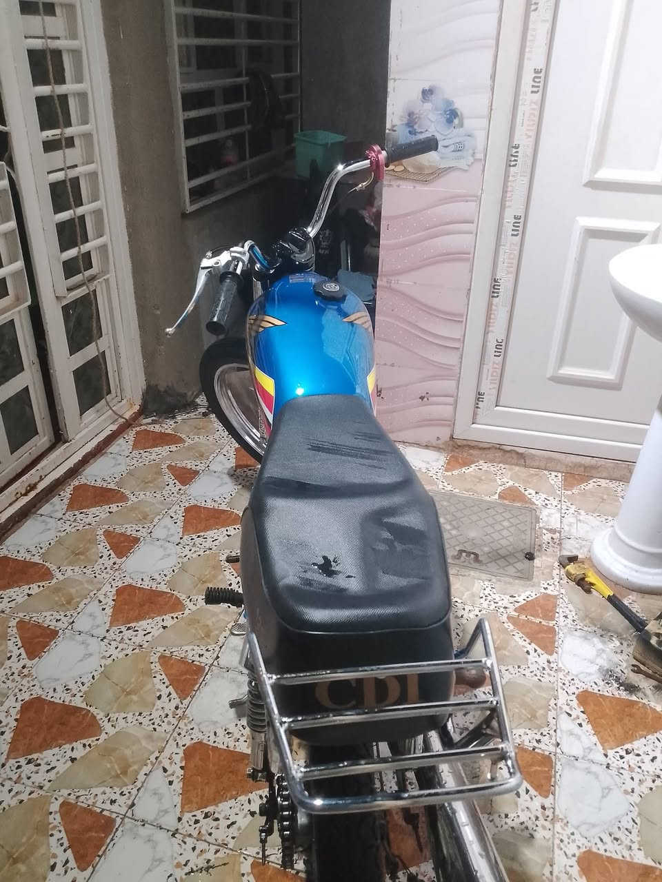 دراجه للبيع اصولي اصولي وكيل عقيل الربيعي
دراجه محرك انتنس اصلي شرط  برغي ما مفتوح بي 
دراجه نقص مابيه خاصه لهل دليفري محرك ب جيس 
بكره ويلات جدد 
كلشي جديد 
سعر 600 قفلل ومراوس بسكنر فقط 
مكان نجف حي النداء 
***********
