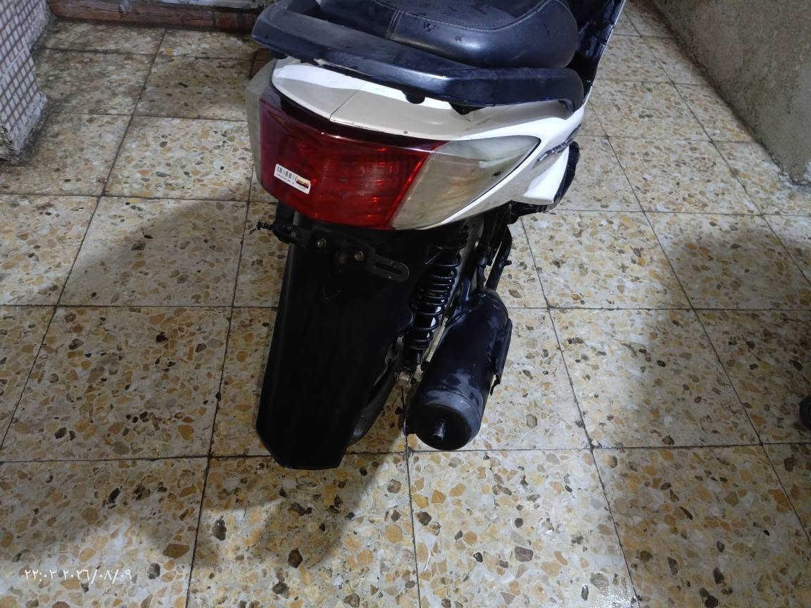 السلام عليكم 
دراجة سكنس فحل 
مكينة ناعمة لا تنقيص ولا تبخير بس يرادلهة تبديل زنجيل و مساطر  وبيه نواقص بسيطة
السعر ب 385,000 وبيه مجال بسيط 
مكاني بغداد حي اور قرب فلكة صباح الخياط 
للاستفسار خاص او واتساب 
*********** بغداد, العراق
