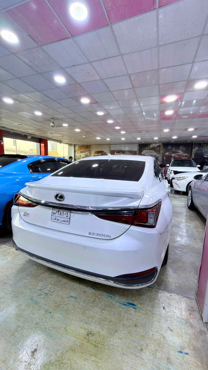 Lexus ES 300 h 2024 هايبرد 

ماشية 5  الاف فقط
حادثها  (الشاصي مرفق) 
----
كامرات 360 درجة 
تحديد مسار 
فتحة سقف 
داتا شو 
شاشة جبيرة نظام كار بلي وايرليس 
شحن لاسلكي  
مري شفط وكهرباء 

مكانها الفلوجة🚨 

سعرها 245$
   

***********
