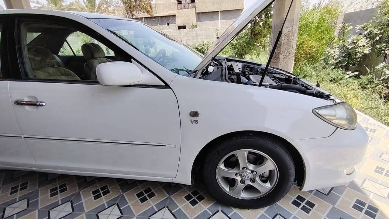 سياره للبيع تيوته كامري موديل 2004
. محرك 6 سلندر 
فول نضافه مواصفات 
السياره مكفوله كفاله عامه من صبغ ومن اي ضربه 
مواصفات السياره 
بيها تبريد بارد ثلج 🥶
تبريد ثلاث قطع 
سياره نضيفه بمعنى الكلمه 
بيها حساسات اماميه وخلفيه 
تايرات جديده 
السياره احلا من الصوره 
المكان: صلاح الدين قضاء الضلوعيه
سعر: 130 $ وبيها مجال 
الاستفسار الاتصال على الرقم***********
