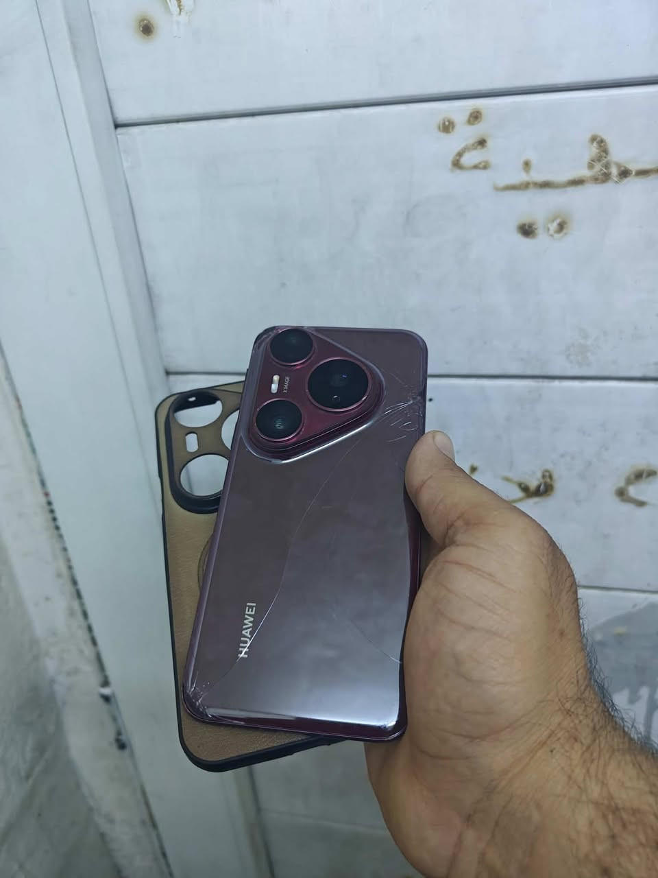 هواوي بيورا 80 برو • ٥١٢ • ظهر مكسور