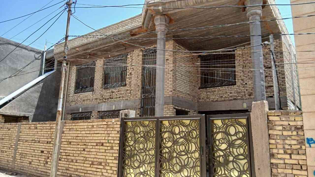 *بيت طابو زراعي طابقين (سند 25 ) بسعر مناسب جداًاً

المساحة 250 متر
واجهة 15 متر 
بناء حديث

*الطابق الارضي / غرفة وهول واستقبال ومطبخ ومجمع صحيات
مناور عدد 3  
كراج سيارة
حديقة كبيرة
صحيات خارجية

*الطابق الثاني / غرف عدد 2 
وهول ومجمع صحيات

*عرض الشارع 6 متر 
كامل الخدمات مجاري وماء وكهرباء ونت ضوئي يبعد عن التبليط ٣٠ متر

*يبعد عن شارع الورديه الرئيسي 
حوالي ٢٠٠ متر

*وردية خارج _ قرب جامع العكام _ شارع البزل المشجر

*ثاني فرع في شارع البزل المشجر

للتواصل ويتوفر وتساب على الارقام

***********

***********
