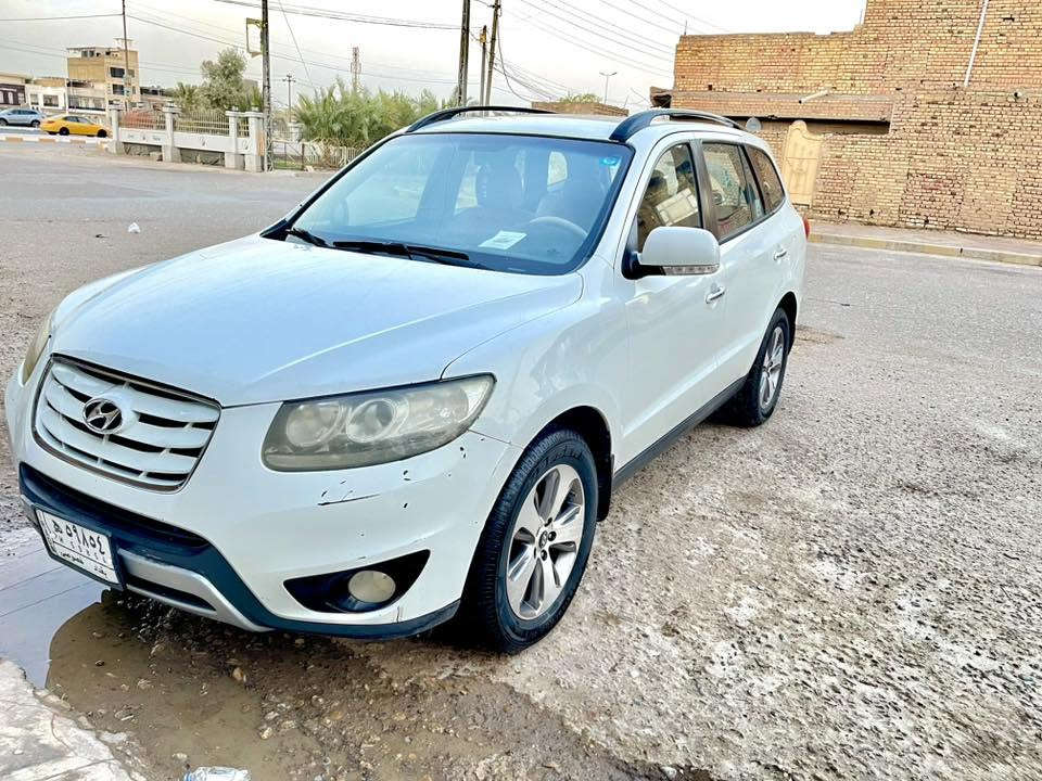🚗 #هيوانداي #سنتافي 2012 - فول مواصفات 1/1 🚗
▪️ المحرك: 6 سلندر (V6)
▪️ الدفع: فور ويل 7×7 (4WD)
▪️ الاصباغ والحوادث: كفالة عامة من الدعامية للدعامية
▪️ الملكية: رقم بغداد باسمي (تحويل مباشر)
أبرز المواصفات:
 فتحة سقف (بانوراما/سلايد)
 تشغيل وبصمة أبواب
 7 راكب (ثلاث سرات)
 3 قطع تبريد (تبريد ثلج ❄️)
 مرايا شفط كهربائية
 مثبت سرعة 

للاستفسار الاتصال :☎️ ***********
 #ميسان
