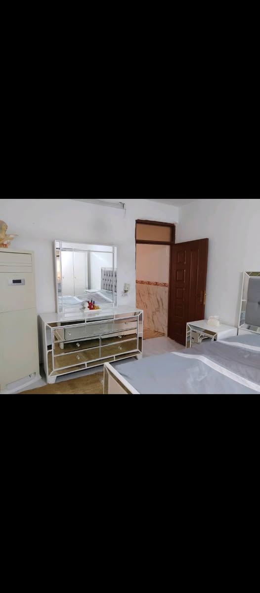 بيت للبيع في البلديات زراعي مو حوااسم  قرب مدرسه تغلب طابق واحد غرفتين ومطبخ واستقبال وحديقه وكراج كبير وحمامات عدد2 بناء بلوك سقف صب نازل عن الشارع بمقدار 10 سم السعر 60 وبي مجال موجود على الواتس اب ***********
