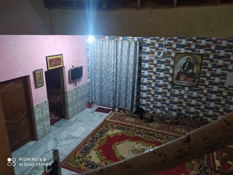 السلام عليكم
بيت للبيع بناء حديث طابو صرف  
الموقع : حي اور الثاتية شارع السبيس خلف جامع الهدى والمدرسة الهيكل 
المساحة: 200 م على ساحة  
تفاصيل البيت العقار مكون من طابقين كونكريت  
#الطابق الارضي يتكون من غرفتين مطبخ حار و صالة واستقبال وصحيات داخلية وخارجية
#الطابق الاول يتكون من غرفتين ومطبخ 
وصالة واستقبال وصحيات داخلية عدد 2 وباب شقة خارجي
بيع او مراوس بيت عدد ثنين كون قريبات ع بعض 
شراي تفضل خاص وتدلل ***********

نص مكتوب في الصور:
- DMI NOTE 8
- QUAD CAMERA
- SHOT ON REDMI NOTE 8 AI QUAD CAMERA
- REDMI NOTE 8 AI QUAD CAMERA