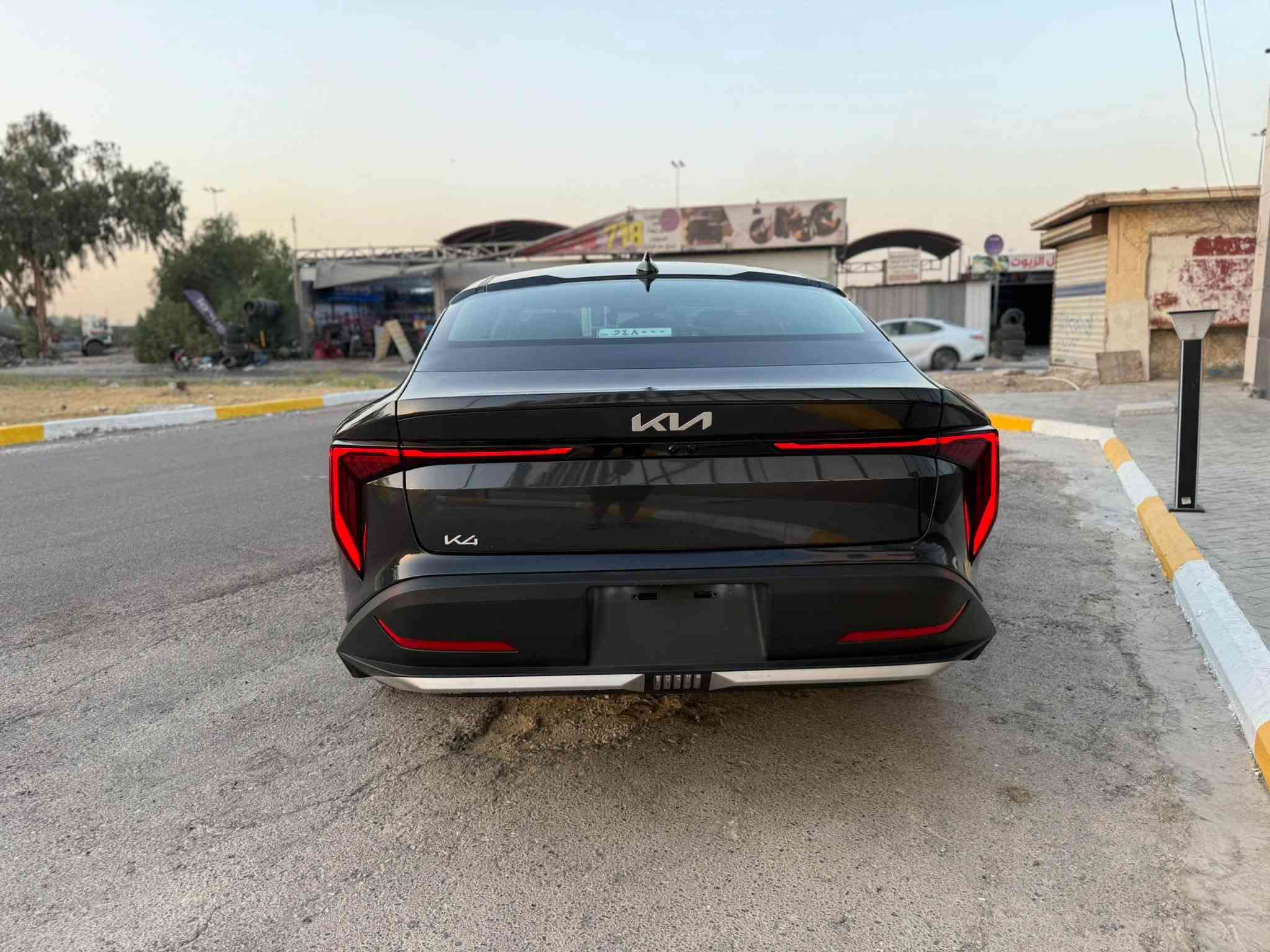 سلام عليكم كي فور رصاصي 

‏2025 KIA K4, EX فقط بيع بدون مراوس بدون رقم السياره 
لون رمادي 
وارد امريكي 
الحادث رصعة بحافة البنيد والجاملغ الامي الايسر فقط مصلحة بارد بدون دواخل  
موصفاته 
كامرة 
شاشة متصل 
كامل ردار 360 درجة
سايد بريك بصمة 
بك لايت لد كامل 
داخل رصاصي 
بصمة 
انارة ترحيب 
ويل الحجم الكبير الرياضي 
مانع انزلاق
 تحديد المسار
 درايف مود
 تحكمات كامله
 سياره ماشيه 4000 ميل بعده جديده 
دخول جديد رقم منفيست باسمي تترقم جميع المحافظات عدا اقليم كردستان 

للتفاصيل اكثر ***********
