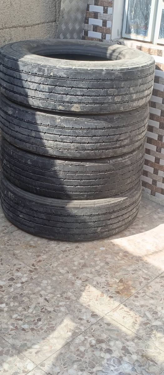 سلام عليكم تايرات برجستون  يابانيات19ونص عرضهن 265اثنين مفطورات وثنين مابيهن شي سعرهن 250الف وبيهن مجال الرقم ***********فقط اتصال مكان السماوة
