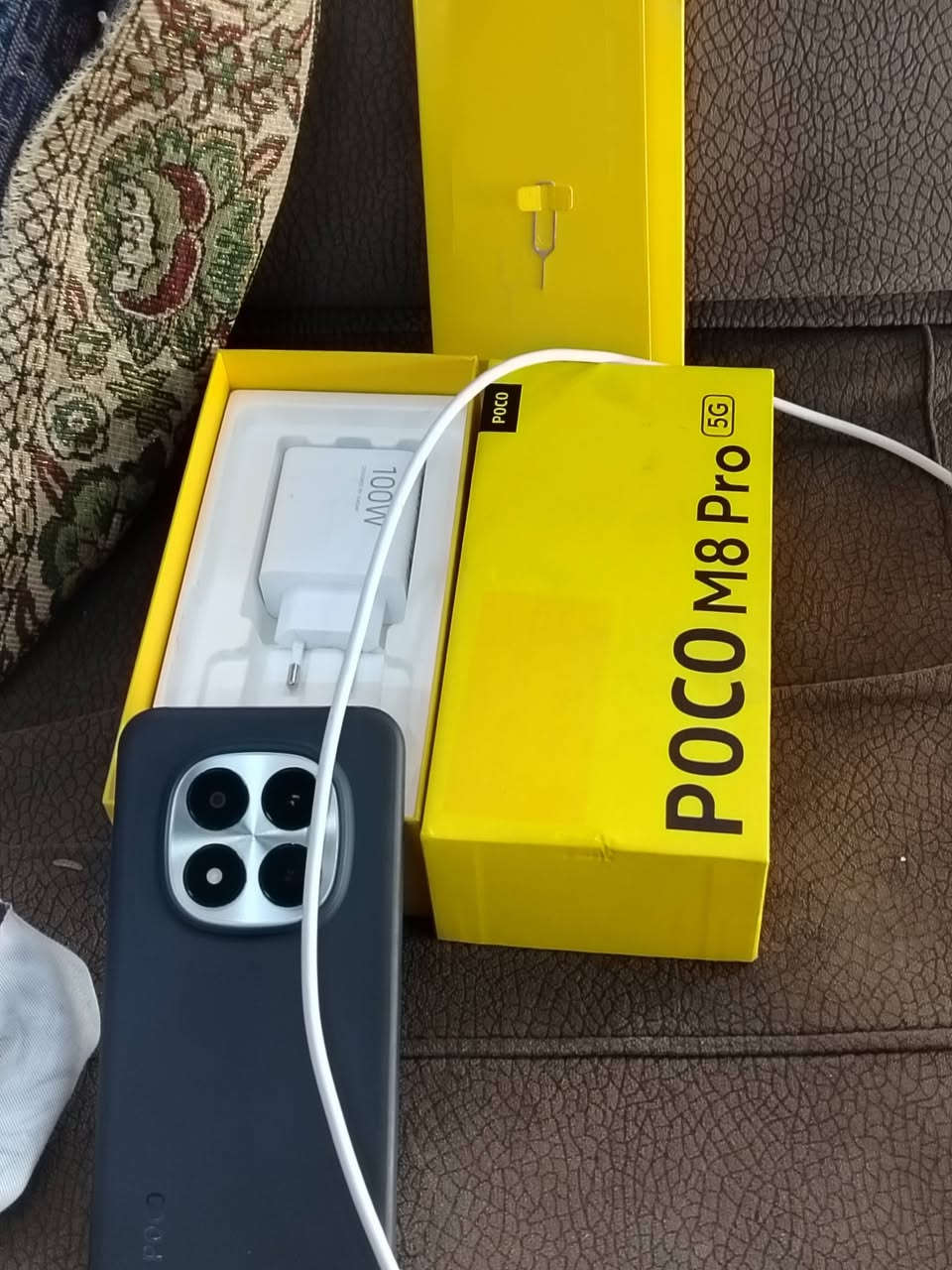 سلام عليكم 
بوكو m8برو 5g
ذاكرة 256
رام8+8
معالج سناب دراكون 7sGen4
 بطارية 6500 نسبة البطارية 100/100
مع شاحنة الاصلي100واط وكارتون
جهاز جلخ ما بي شرط
سعر350 وبي مجال قليل مجال قليل
***********كورك
