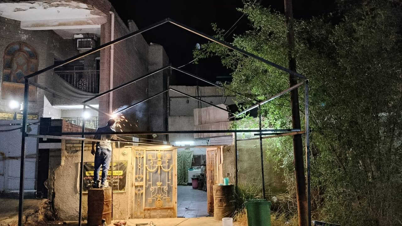 السلام عليكم
حداد متفرغ حاليا لعمل جميع انواع الحداده طباخات ميوزه اقفاص للطيور محميات ابواب وشبابيك والسقائف وعمل السندويچ وصيانة الابواب والشبابيك بانسب الاسعار 
***********
