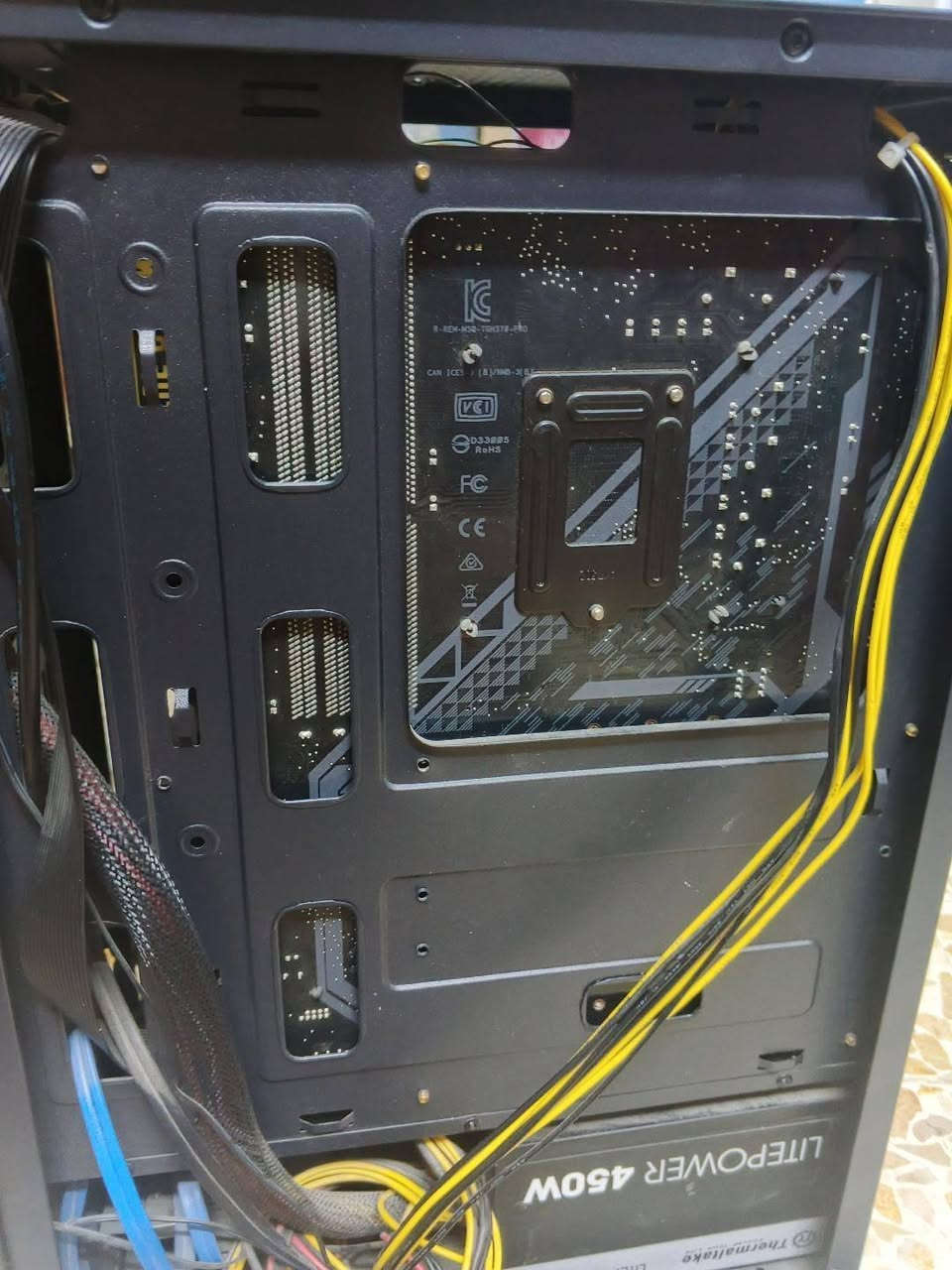 سلام عليكم شبابنة الطيبة شونكم....
عندي حاسبة للبيع مواصفاته كالأتي :
------------------------
المعالج: Intel Core i5-9400F 

كرت الشاشة: Gigabyte RTX 3060 Ti 8GB 

اللوحة الأم: ASUS TUF H370-PRO GAMING 

الرام: 16GB DDR4 

التخزين: SSD 128GB + SSD 1TB 

الشاشة: MSI G272QPF، 27 بوصة، 2K (2560×1440)، 165Hz، استجابة 0.5ms 

النظام: Windows 11 Pro

الملحقات:
سماعة Logitech G Pro
UPS Falcon 1500VA

كيبورد ميكانيكي Machenike K500 

ماوس Fantech
------------------------
حبايب التجميعة كلهة بسعر 1.150.000 وبيهة مجال بسيط
------------------------
الأستفسار على هذا الرقم ***********
