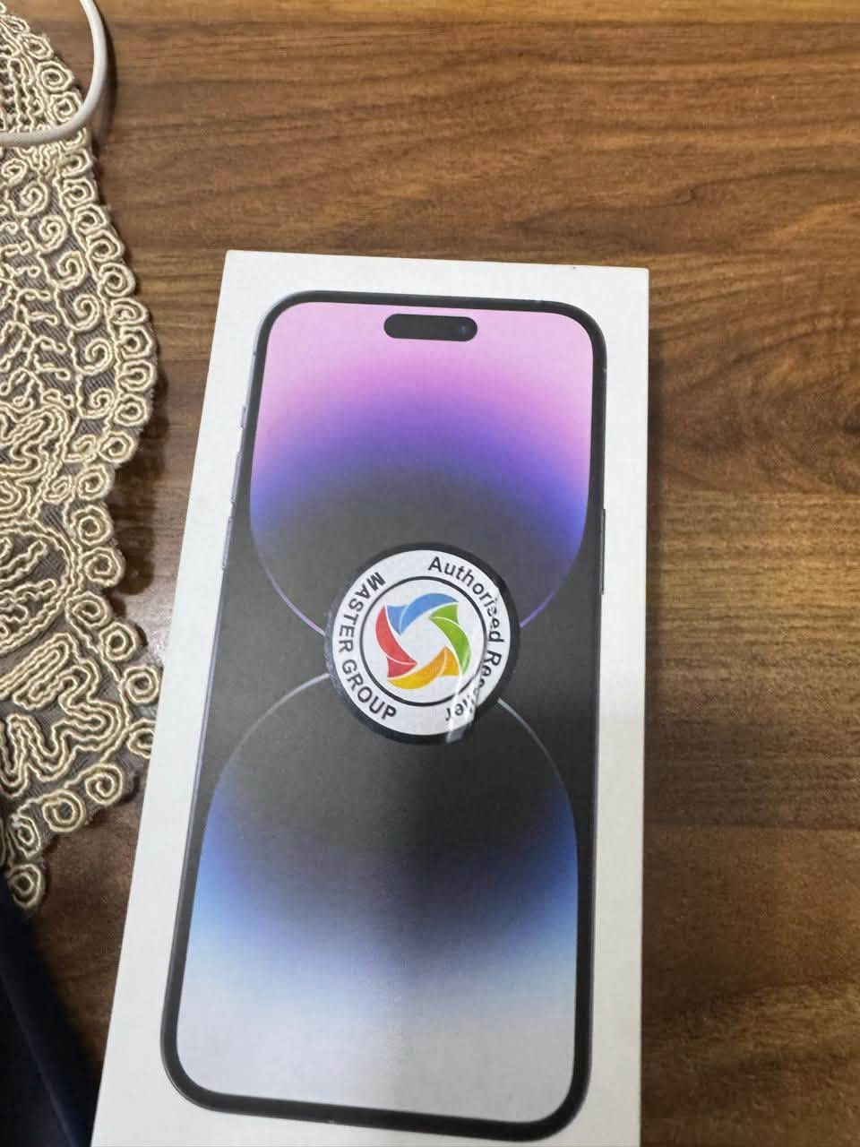 سلام عليكم للبيع iPhone 14 Pro Max ماستر نموضج A/A اللون بنفسجي لمميز جهاز جديد كلش لا مفتوح ولامصلح وكاله ما عدا الضهر مكسور  وغلفته 17 برو ماكس تغليف
ذاكره 256كيكا 
بطاريه 85 اصليه 
‏كرتونة مال جهاز الأصليه موجودة
سعر 775 وبي مجال 
عنوان جميله 
‏للاستفسار أو الاتصال *********** 
ملاحظة غير متواجد عل فيس
