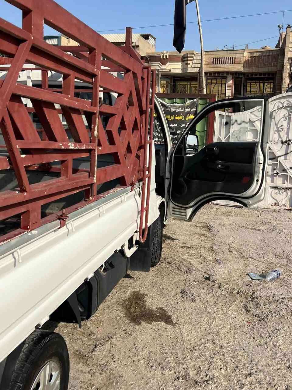 للبيع كيا 2700موديل 2016سياره مكفوله من الضربه ولشواصي ولغود سونار مرفق ويه الصور سياره حلوه وجاهزه للشغل تخم تايرات جدد قبل اسبوع شادهن تبريد ثلج مكينه ناعمه وخير من الله سياره مال جناي حلوه ومرتبه رقم بغداد بأسمي  السعر 117وبيها مجال للتواصل ***********/***********
ارقام التواصل
