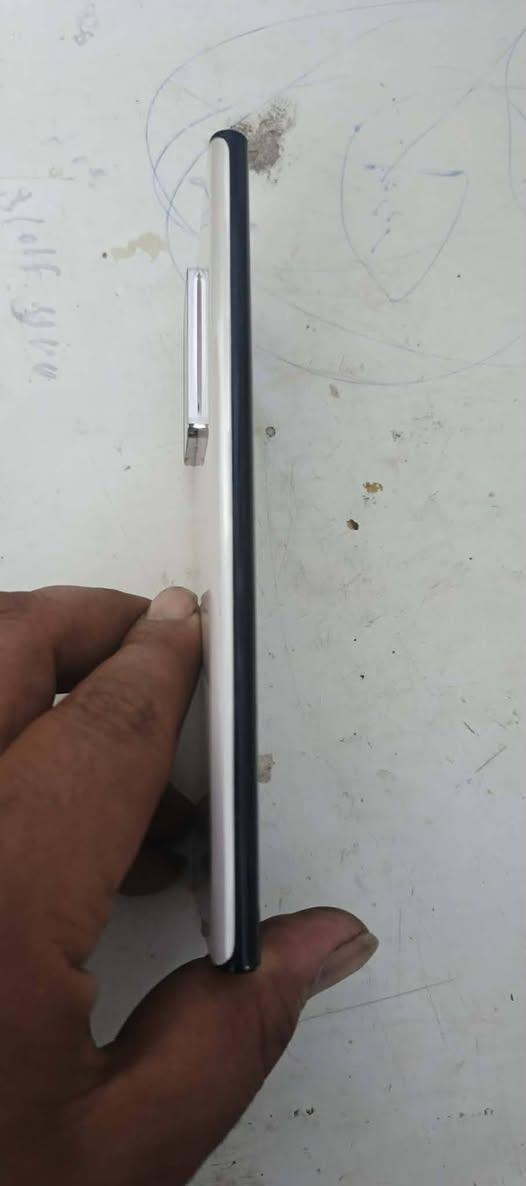 السلام عليكم 
نوت 20 انتر ابدله شاشه اصليه ويوم انكسرت البلازمه هاي الطخه مامثره  ع المس السعر 190وبي مجال العنوان بغداد البياع رقم الهاتف ***********
