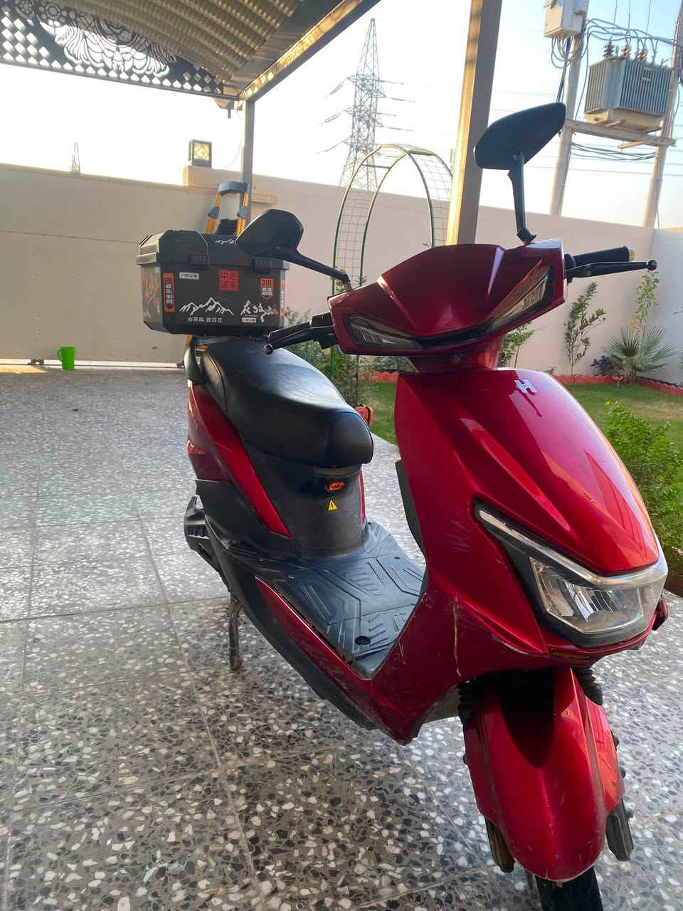 جديده بيها بس شوي بل كفرات شوي اشخوط اما الدراجه 

بطاريات جدد يقرن  11ونص كلهن جدد البطاريات الدراجه

 نضام بك وتكون 3سرع تمشيك بل شحنه الوحده 50كيلو 

سرعتها بل ويز حقيقي 60 

الهاتف ***********

المكان بغداد ابو غريب مجمع نجمه بغداد

السعر 475 وبيها مجال لناس الطيبه 🤍
