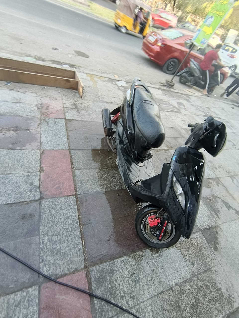ثعلب للبيع محركها ما بي شي الدراجة يحتاجلها ترتيب بس بيها شغله وحدة بيها صوت  ب الاكسل مكاني الشعله رقمي ***********  سعرها ٤٥٠ وبيها مجال
