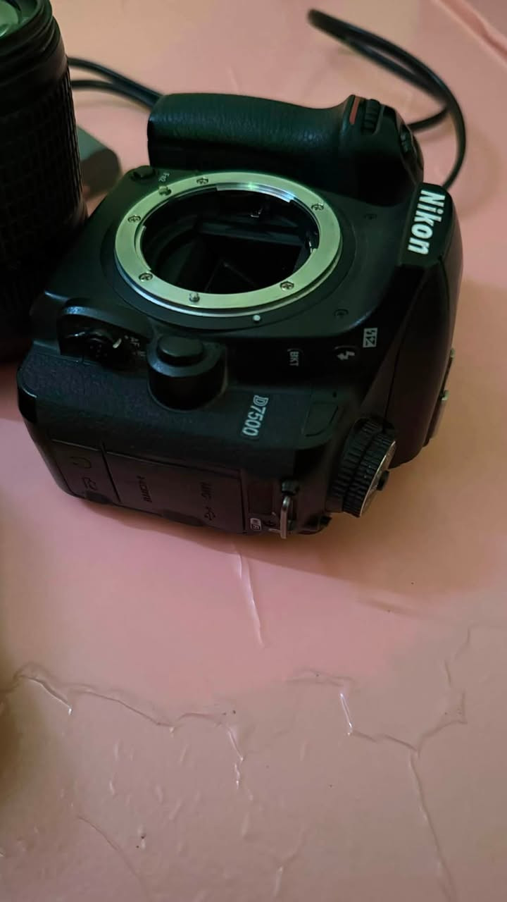 📷 للبيع: Nikon D7500
• كاميرا نيكون D7500 احترافية
• تصوير فوتوغرافي وفيديو بجودة عالية 4k فول فريم 
• حالة الكاميرا ممتازة

📍 العنوان: بغداد – الزعفرانية
📞 للتواصل واتساب: ***********

السعر: 850 الف
