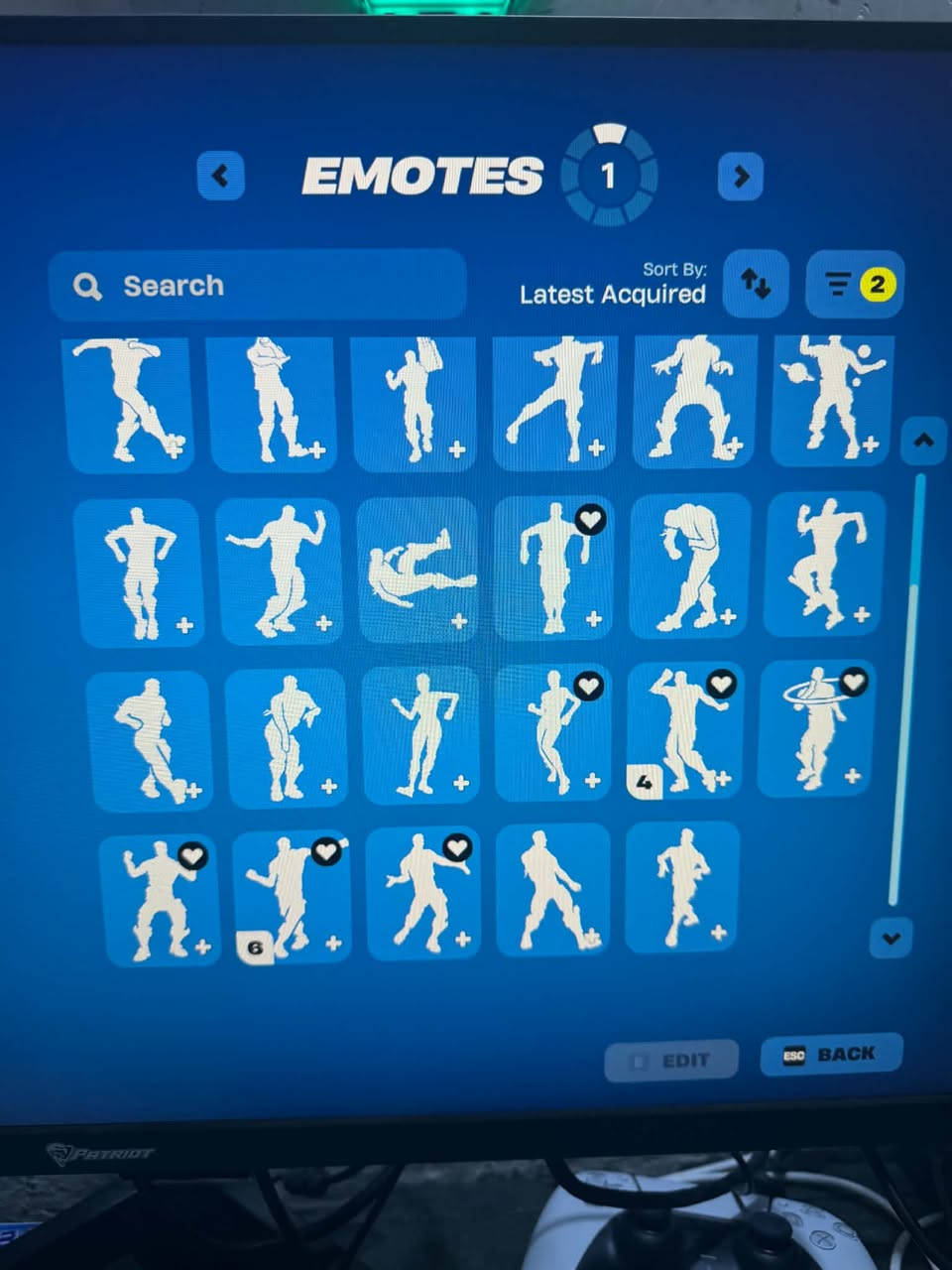 مرحبا
حساب فورت نايت (ابك) وتكدر تربطه على اي منصة 
الحساب قديم حيل  من سيزن رابع او خامس 
الحساب بي 3500 فيبوكس 
سكنات واكسات وكلشي خير من الله والصور كدامك 
140 سكن تقريبا 
145 بيكاكس 
وايموتات هواي محاسبهن 
  السوالف المشتريهن بالحساب كلهن حلوات يعني مو شلون ماجان واللي  يلعبون فورت يعرفون شنو اقصد
السعر حيل مناسب 40 دولار وبي مجال 
واتس ***********

نص مكتوب في الصور:
- CHARACTER
- OUTFIT
- BACK BLING
- PICKAXE
- GLIDER
- KIC
- Search
- Sort By:
- Latest Acquired
- EDIT
- BACK
- CHARACTER OUTFIT BACK BLING PICKAXE GLIDER KIC Search Sort By: Latest Acquired EDIT BACK
- CHARACTER OUTFIT BACK BLING PICKAXE GLIDER KICKS Search Sort By: Latest Acquired EDIT BACK
- EMOTES 1 Search Sort By: Latest Acquired All (29) 1 5 4 EDIT ESC BACK
- All (170)
- ESC BACK
