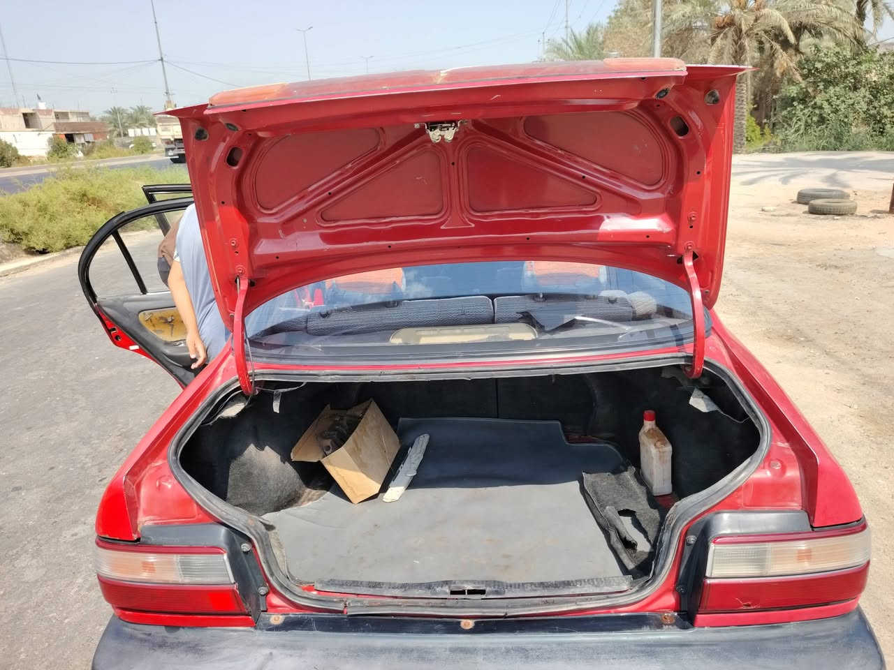 من رخصة الادمن للبيع كورلا موديل ٩٣ بغداد يسرى بلادي مكينه جديده كيير عادي ٥ نمر سنويه مجدده السياره بلادي من كل النواحي سياره مال بيت كلها شغاله بس التبريد القاعده مال الكمبريسر مكسوره دشبول بعده جديد السياره بدون حادث للاتصال ***********
