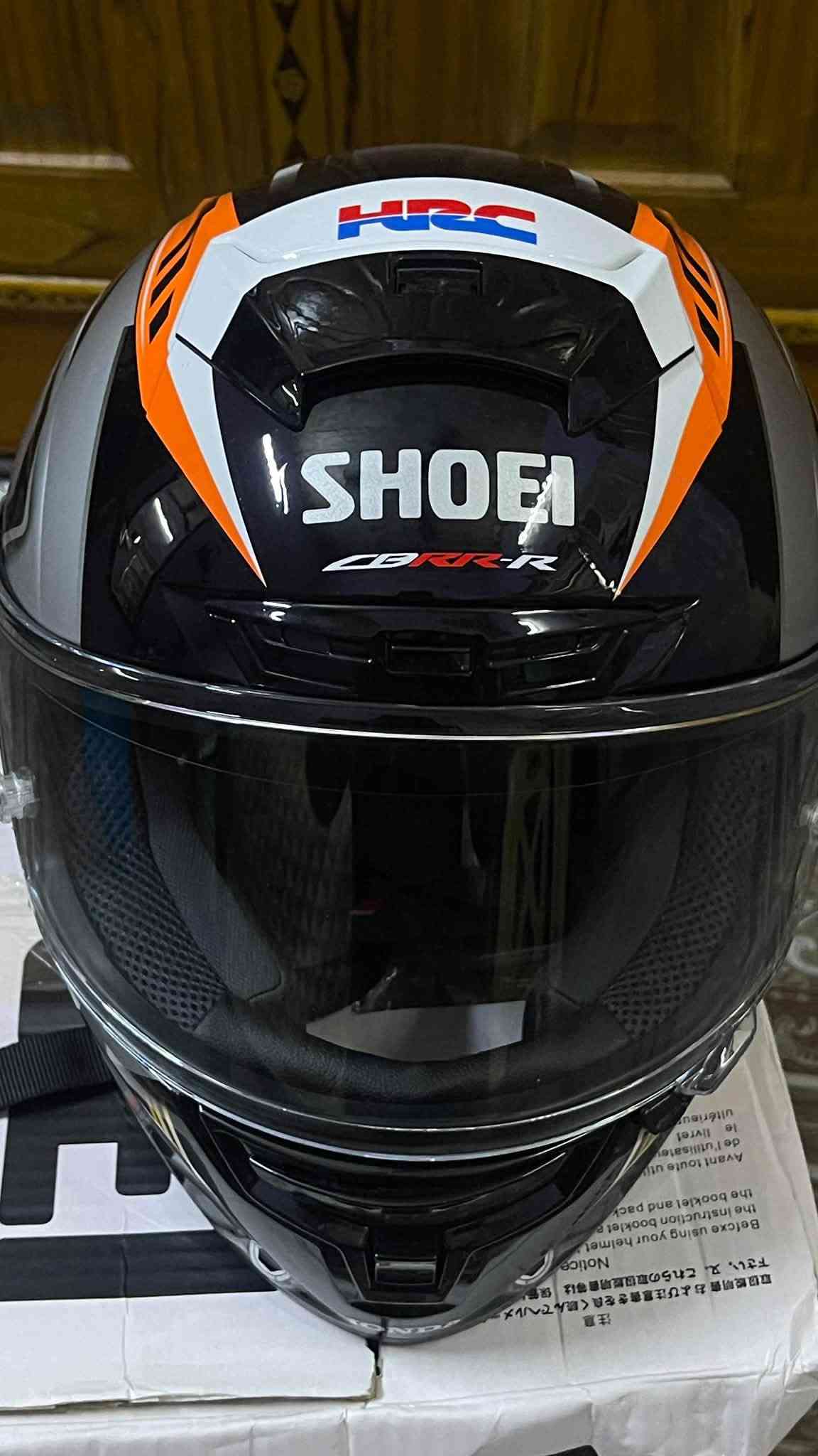 خوذة SHOEL
جامة شفافة
وزن خفيف 
نسخةHonda CBR
Shoei X-Fourteen نسخة خاصة
مخصصCustom Painting
قياس XL
***********
‎سعر 120مع التوصيل
