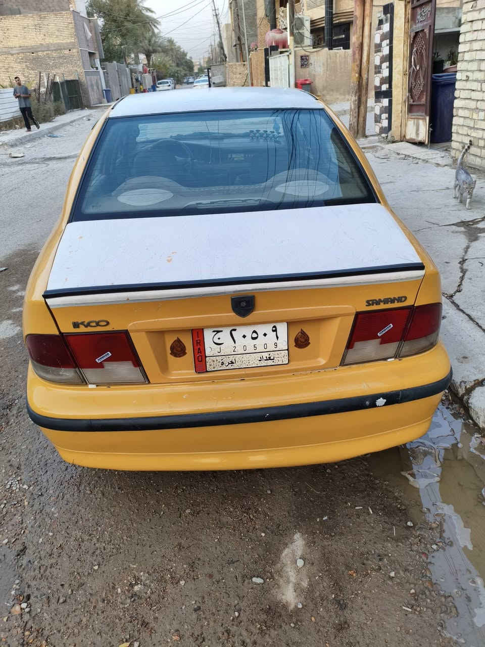 السلام عليكم 
سمند 2010 
سيارت تخبل كشرتها موس ما بيها ضربه مكينه وكير خير من الله السياره فقط عوزها تبريد كمبريسر منقص غاز ومشط ستيرن وتخم تاير اما الباقي مكفول 
مراوس سايبا 14 او 15 
مكاني بغداد بلديات 
***********

