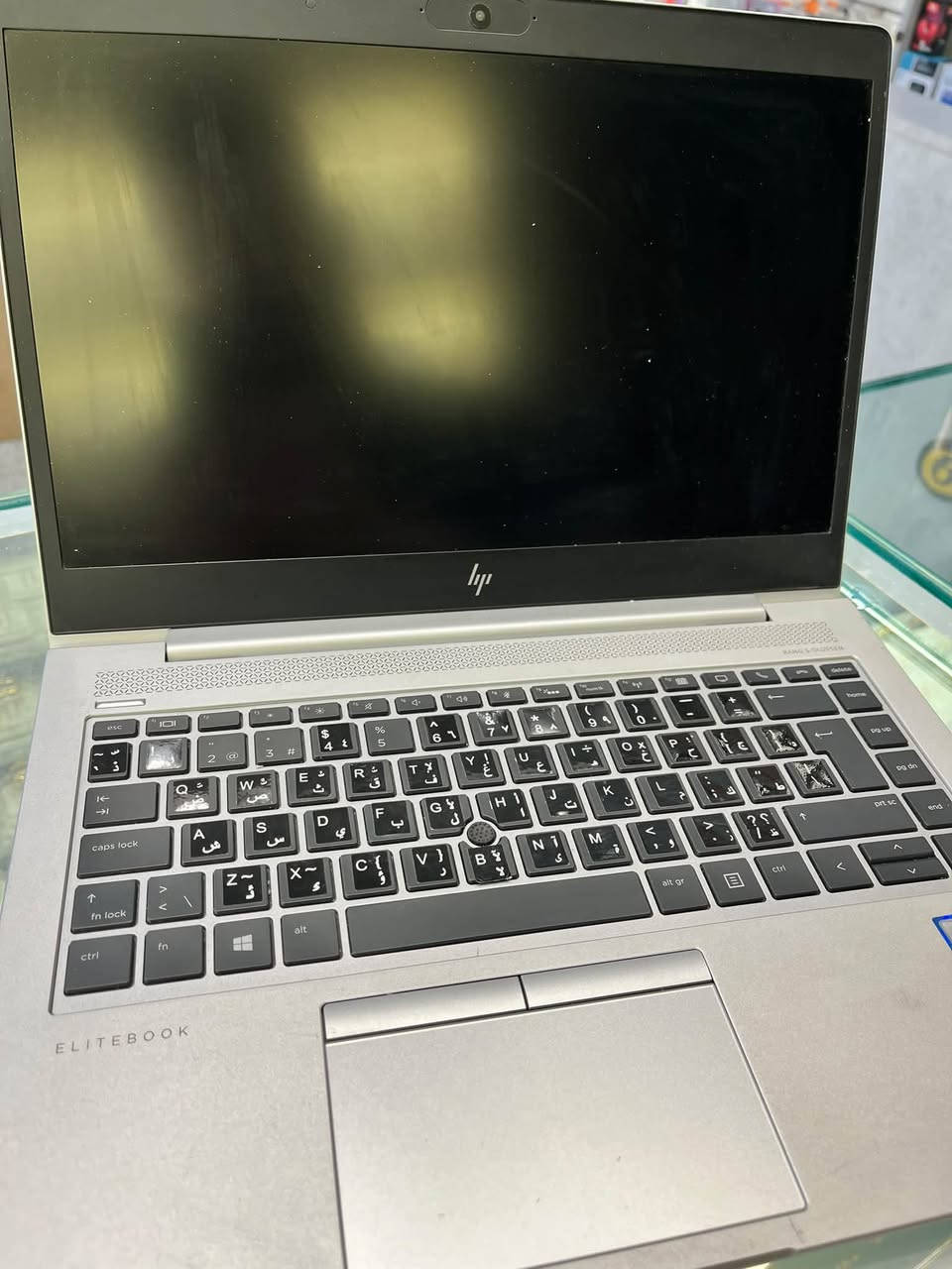 لابتوب hp elitebook 
الرام 8
الهارد 256 ssd
السعر 300 
***********
