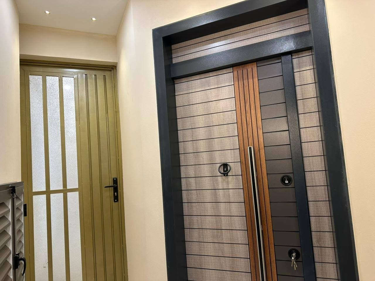 للبيع دار ١٠٠م بالسلطان الثالث الدورة البوعيثة ... سند 25
مامسكون فول مواصفات وبناء حديث ...
للتواصل ... ***********
