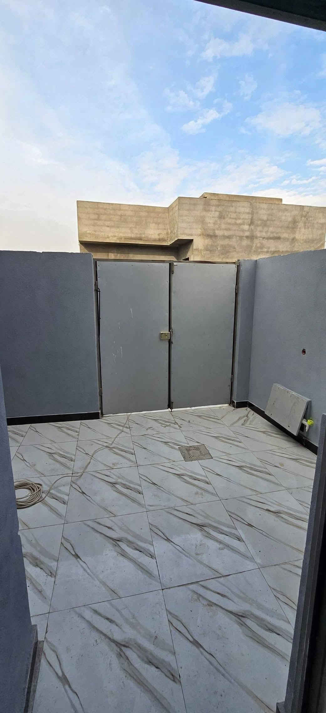 أعلان🕍 أعلان 🕍أعلان
“””””””””””””””””””””””
           (يعلن مكتب عقارات فدك 🆗
___________________
       بيت للبيع
محتويات 
غرفتين منام +صاله +أستقبال 
~~~~~~~~~~~~~~~~~~~
مطبخ + مناور عدد 2
~~~~~~~~~~~~~~~~~~
صحيات خارجيه داخليه   
           ءءءءءءءءءء
المساحات والاسعار👇🏻
125 متر ب 69 مليون  

العنوان 
             شط العرب –الجزيرة
شارع زين العابدين_ مقابيل ميناء المعقل

***********
***********
