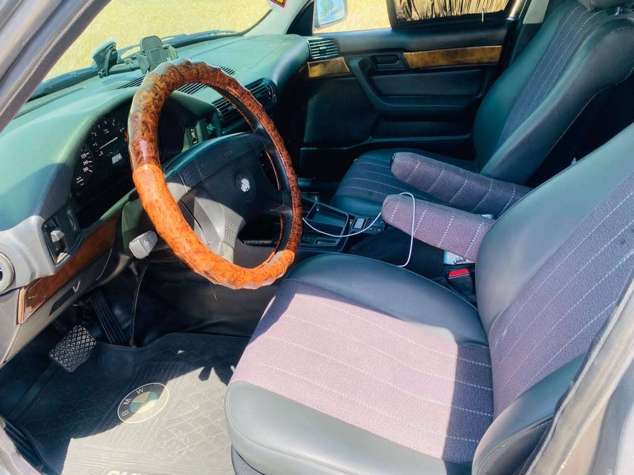 السلام عليكم BMWحجم 525اصل مسكر فانوس موديل 92 سياره فول مراوس فقط خفاش حصرآ740 جديد هاتف ***********مكان السياره صلاح الدين بسمي هزه ورقم جديد
