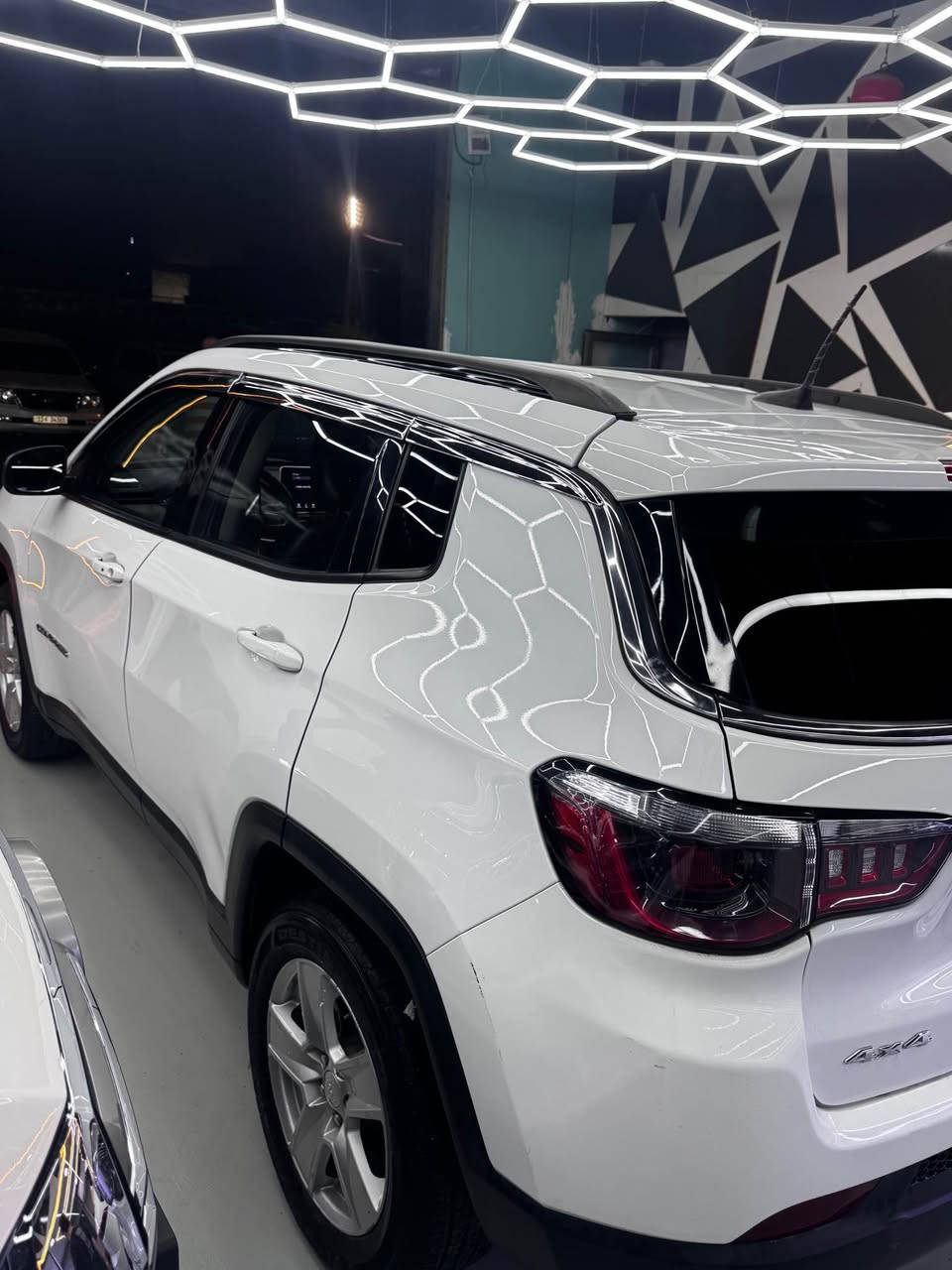 جيب كومباس موديل ٢٢ 
ماشيه ١٠٠ الف كيلو 
حادثه جاملغ وبنيد 
مواصفات نص فول 
رقم بغداد 
السعر ١٢٠ وبيه مجال بسيط بغداد, العراق

نص مكتوب في الصور:
- VIP VIPDETAILERS.IQ