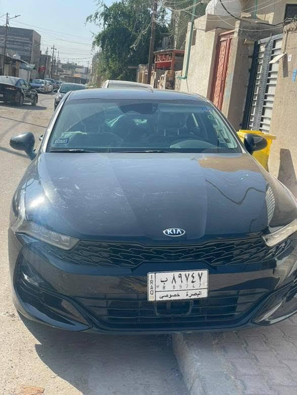 السلام عليكم كيا كي فايف وارد امريكي موديل ٢١ 
ماشيه ١٠٠ميل 
حادثها بنيد مبدل وجاملغات مقسمات فقط نضيفه جدا شرط كير مكينه تبريد كفاله حداده وتايرات جدد جاهزه مابيها نقص 
للتواصل ***********
العنوان بصره الجنينه البصرة, العراق
