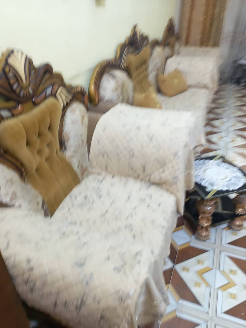 تخم ملكي ويا مفرش هديه السعر 300وبي مجال الموقع ديالى الخالص قرب فلكة مصطفى جواد ***********
