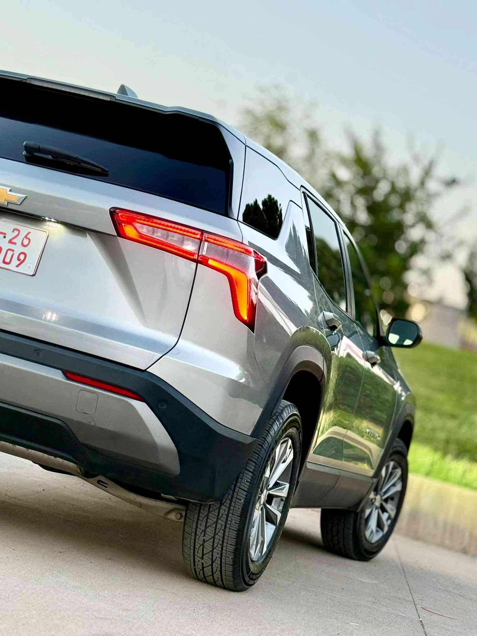 🚘 للبيع | شيفورليه أكوينوكس 2025

Chevrolet equinox LT 2025
🔹 اللون: سلفر
🔹 الممشى: 6000 ميل 
🔹 المحرك: 1.5cc turbo 

⭐ المواصفات:
✔️ أضواء زينون
✔️ بصمة أبواب + تشغيل بصمة
✔️ تشغيل عن بُعد
✔️ شاشة كبيرة مع Apple CarPlay
✔️ كاميرات + حساسات + رادارات
✔️ أوضاع قيادة ECO / NORMAL / SPORT
✔️ والعديد من الإضافات الأخرى

🔧 حالة السيارة:

✅ حادث السياره دعاميه أماميه فقط ( 3 قطع كلير امريكا جاملغين أمامي وباب السايق وتعديل بسيط براس الشاصي اليسار من امريكا)
✅ بدون أيرباك — جميع الأيرباكات أصلية ولم تفتح

🔑 رقم الشاصي:

3GNAXHEG2SL227000

💰 السعر:
18500 $
💬 قابل للتفاوض بعد المعاينة

🔢 الترقيم:
السيارة بدون رقم
يمكن ترقيمها في أربيل / دهوك / السليمانية
💵 كلفة الرقم 1500 $ على المشتري
فحص وهزه جديد وتبديل جام يوفر عليك تعب الهزه جاهزه للترقيم بنفس اليوم
📍 الموقع: أربيل
📞 ***********
واتساب / اتصال / فايبر
