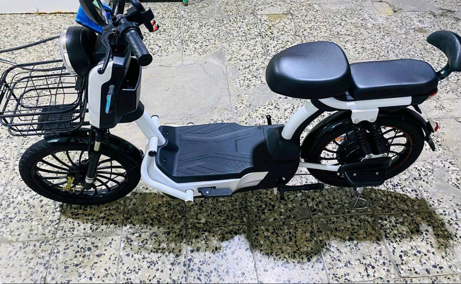 دراجة شحن للبيع حجم 20 
6 بطاريات على فحص 
3 سرع سرعتة 75 حقيقي 
تمشي 45 كيلوا متر 
سعرها 325 الف وبيه مجال بسيط 
مكاني بغداد العامرية 
☎️واتساب: ***********