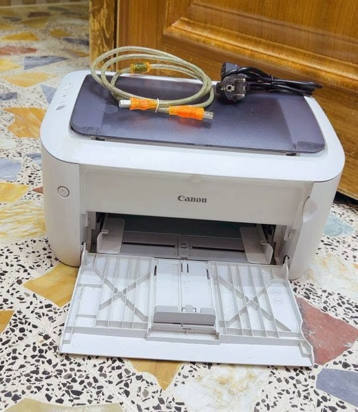السلام عليكم
طابعة كانون ليزري باب الأول 
 كانون  LBP6018W نظيفة جداااا 
ابيض واسود ١٨ نسخه بلدقيقيه
كاترج باودر سعره ٧ الف دينار اتكفي ٢٠٠٠ نسخه
 تعمل نظام الحاسبة وعن طريق تلفون 
مع كامل الملحقات
بغداد الشعب
***********
