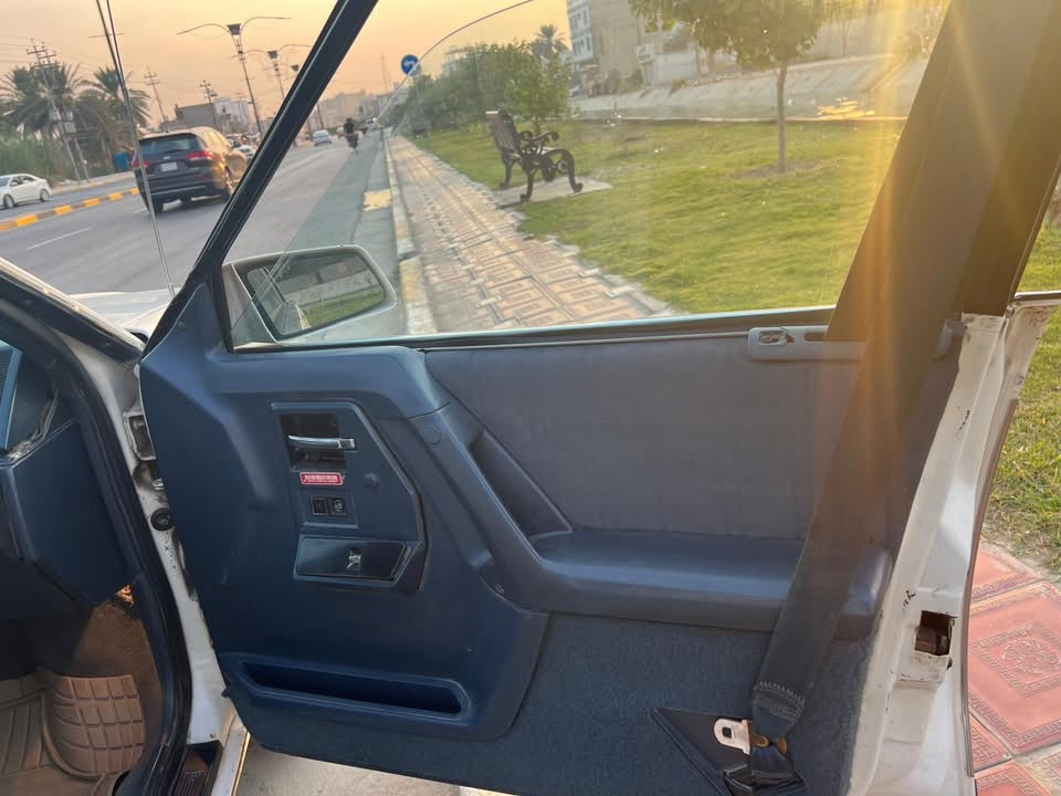 اولدز موبيل
موديل 90
لون ابيض 
رقم بغداد انكليزي بأسمي
تخم تاير جديد
تبريد شغال ثلج 
كير ومكينة مكفول
بيها مكانات صبغ بسيطة
مكان السيارة كربلاء / شارع السيدة زينب قرب فندق البارون
السعر 55 وبي مجال
رقم الهاتف ***********
