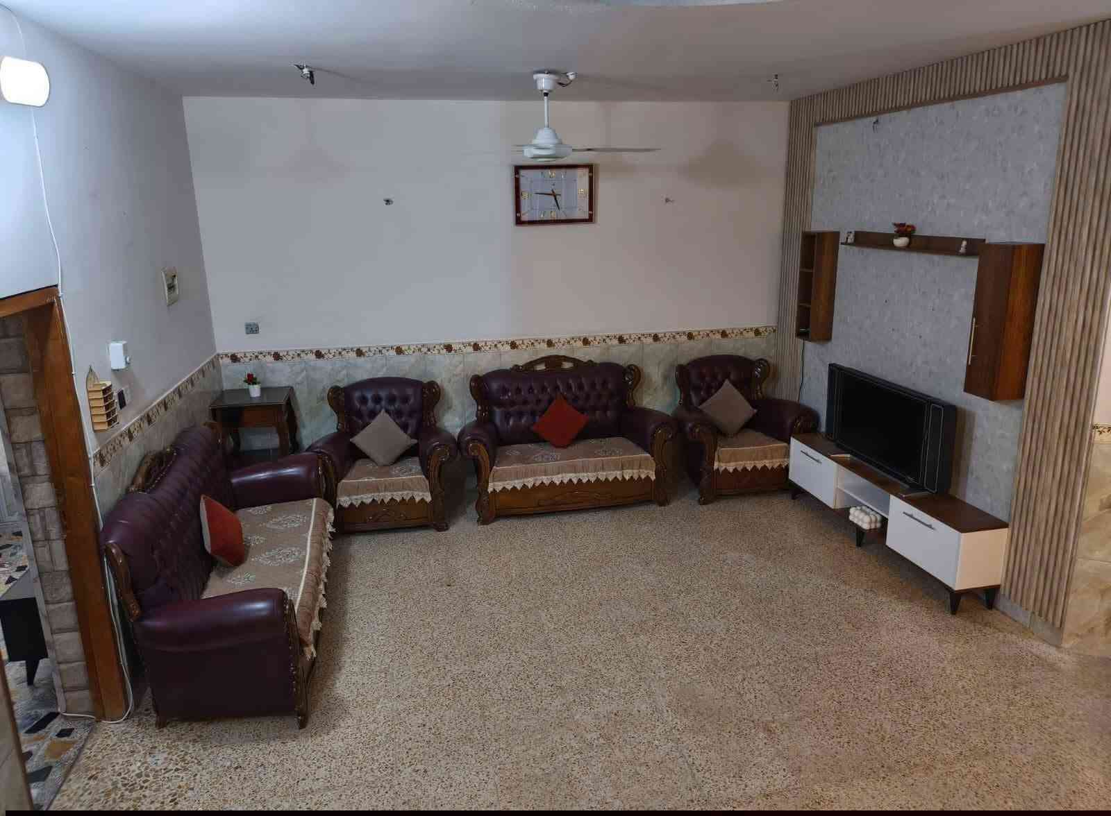 سلام عليكم توفر عندي بيت🏠 مساحه 200متر طابق واحد ✔️بيت جاهز بناء حديث --جبها 8 --نزال 25-- زراعي مكاتبه فقط ✍🏻 سند 117 بغداد البلديات منطقه حي الامير ✔️الضباط خلف الصحفيين قرب مدرسه زين القوس منطقه حي ✔️الامير المنطقه كامله خدمات تبليط ماي مجاري كهرباء الاستفسار اكثر ✔️***********سعر خاص رد ماسنجر وتساب  حسن ✔️للعقار
