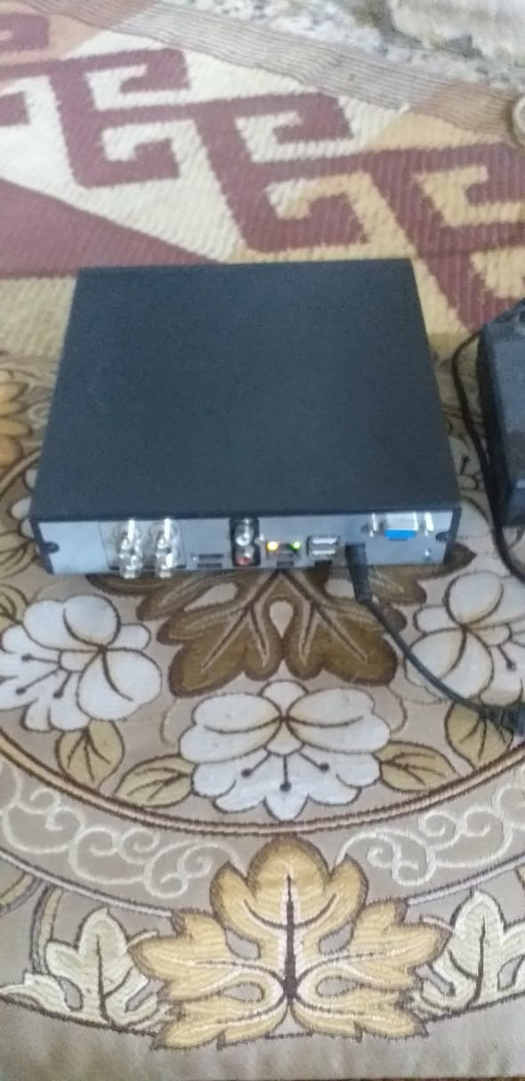 DVR مع الهارد 500 
سعر ٣٥ وياي شاحنه 
*********** وات ساب  توصيل ماعندي 
مكاني مدينه الصدر شارع الفلاح
