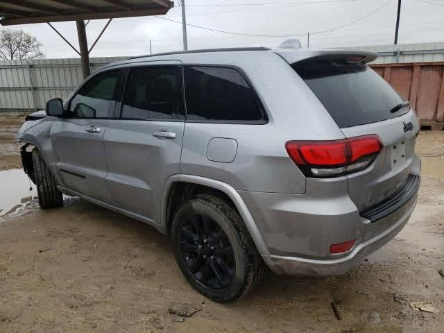 /للبيع Jeep Grand Cherokee Black Top/2021
إذا تدور على سيارة نظيفة وفخمة وجاهزة للاستخدام، هاي فرصتك.

✅ جيب جراند شيروكي بلاك توب 2021

* محرك 3.6L Pentastar V6
* قير أوتوماتيك 8 سرعات
* جنوط سود أصلية Black Top
* شاشة كبيرة مع Apple CarPlay & Android Auto
* تشغيل بصمة + تشغيل عن بُعد
* كاميرا خلفية
* حساسات
* مثبت سرعة
* مكيف ثنائي التحكم
* إنارة LED
* نظام مانع انزلاق وثبات إلكتروني (ESC)
* وسائد هوائية متعددة

✨ السيارة نظيفة جداً، استخدام شخصي، جاهزة وما تحتاج أي صرف.
 بيه فقط بنيد و صور الحادث بل منشور

📍 الموقع: بغداد الحرية شارع الربيع

📞 للاستفسار على الخاص أو الاتصال.***********
