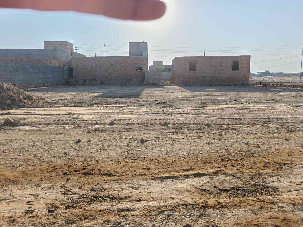 سلام عليكم عندي نص عرصه حي لامين داخل تصميم واصله  ماء كهرب يبعد تبليط عنه 250 متره شارع 10

 سعر 10 بي مجال *********** 
 

***********
