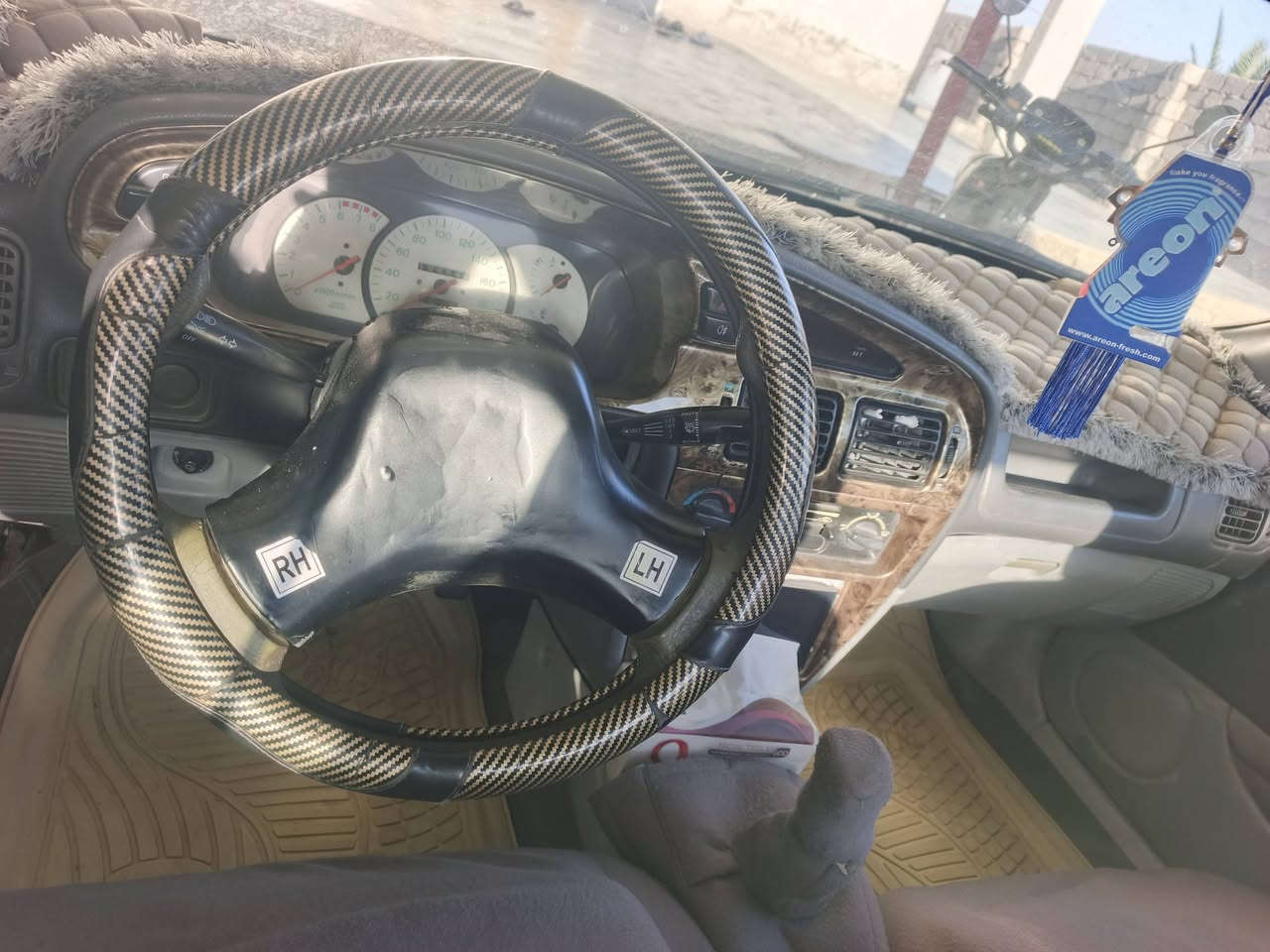 براتون موديل ٢٠٠٢ كير عادي سياره نضيفه ماعايزه شي رقم دولي بسمي تحويل مباشر هزه جديده السياره نضيفه ماعيزه برقي السعر ٥٠ وبيه مجال اتصل ***********
