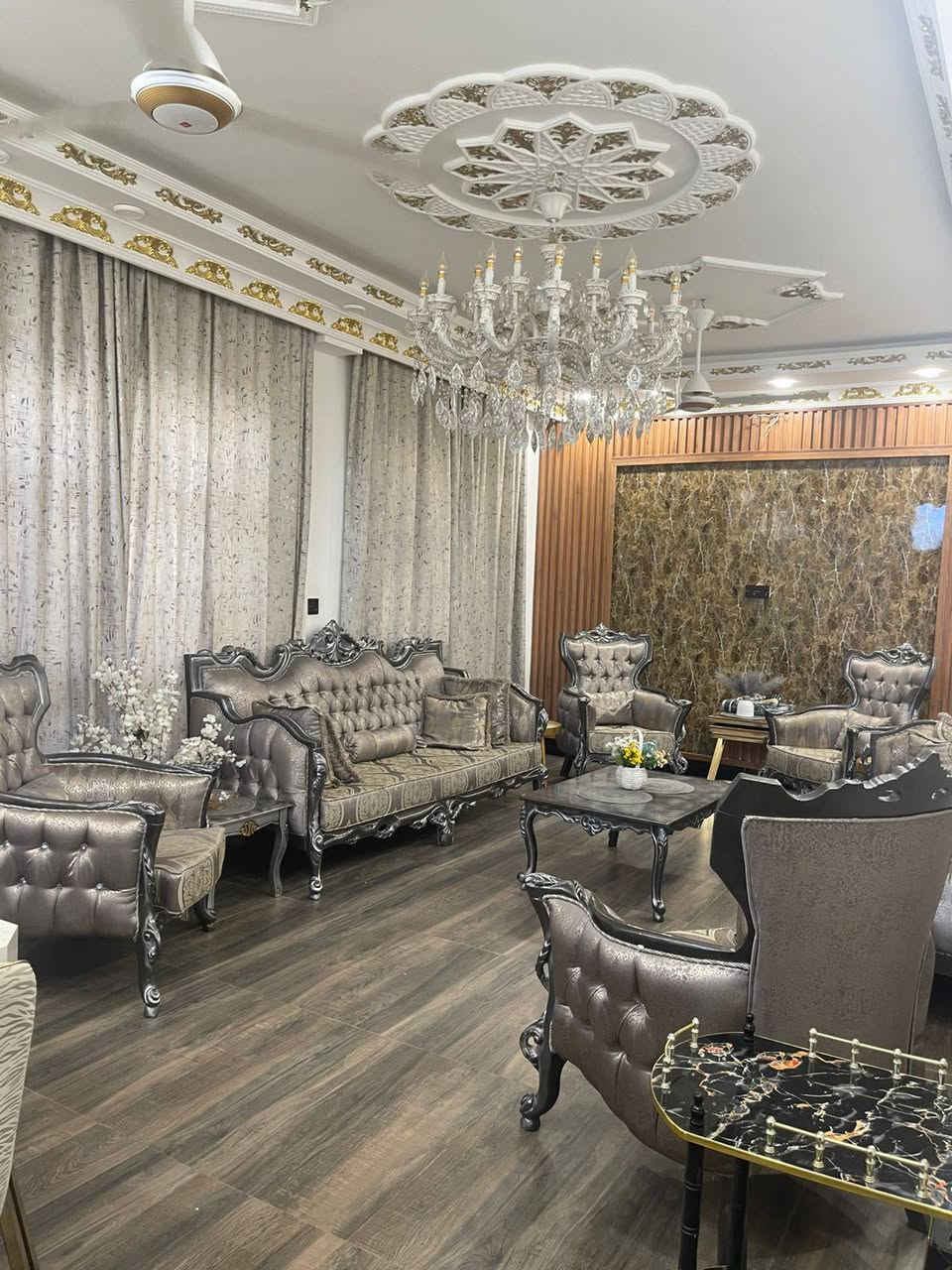 دار للبيع 5كيلو طابو صرف
للبيت ركن 
مساحه225
يحتوي من 4غرف نوم
صحيات3
اوصاله
ستقبال
للبيت مانقصه اي شي اي ستفسار اتصال 
عل رقام
***********
***********
