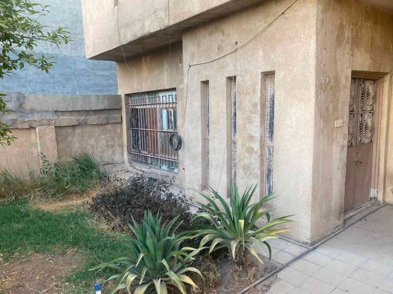 دار للبيع قديم  مساحة 200 م واجهة 10 في 20
حي الجهاد الاساتذة الملحانية 
السعر كاع الاستفسار ***********
