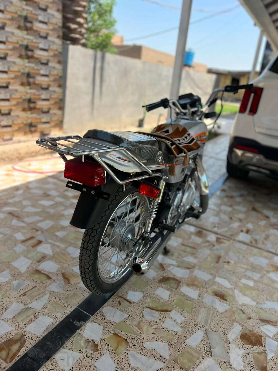 سلام عليكم دراجه سازوكي للبيع موديل 25 طالعه ب 26 سعر 700 وبيه مجال مكان بابل  مسيب رقمي ***********
