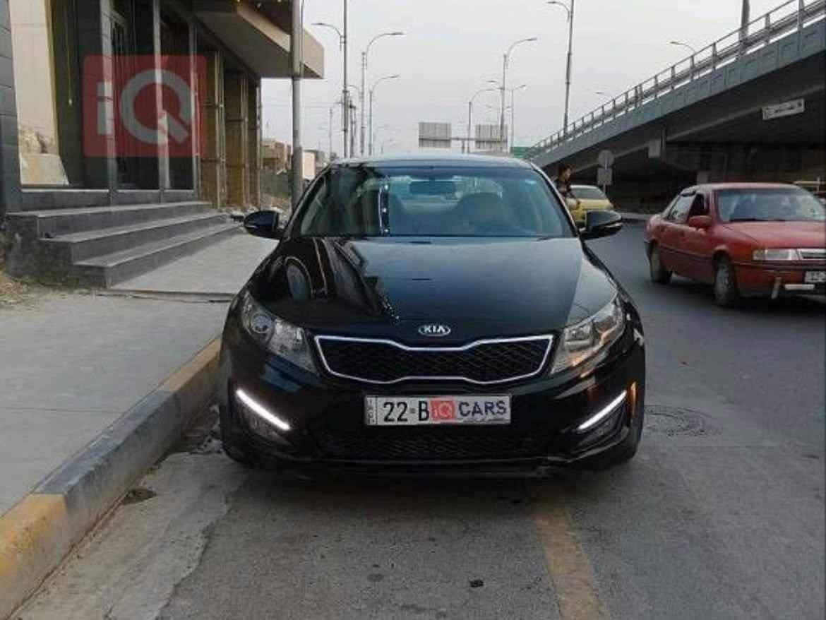 محرك 2400 دوش 
صبغ صفحه السايق 
ماشيه 180.000 كيلو 
فول مواصفات : بانوراما . خزن كشنات . بصمه تشغيل 
محرك وكير شرط ما مفتوح ولا ملعوب بي شرط فحص 
السعر 10.600 دولار وبيها مجال بسيط 
*********** موصل, نينوى
