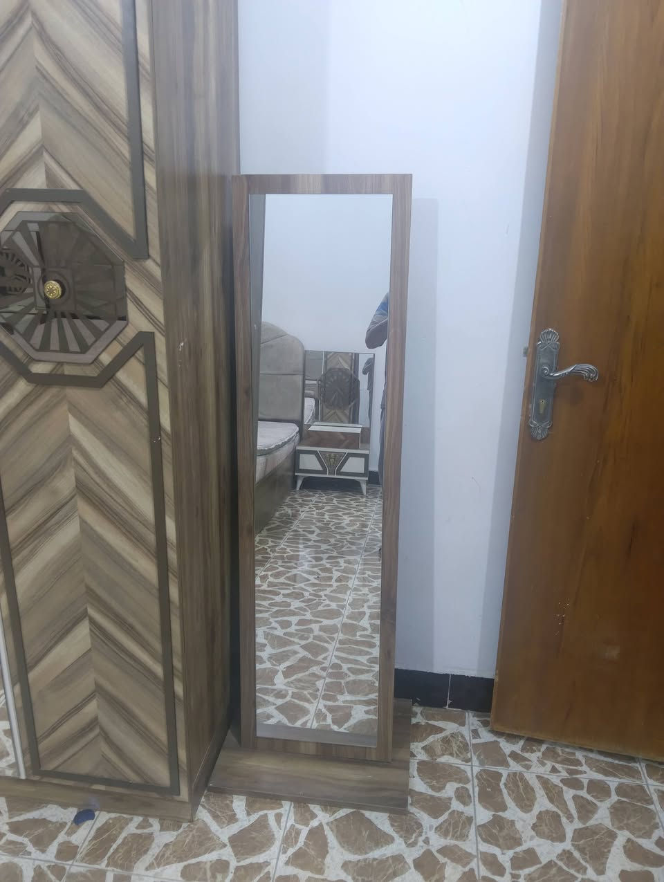 غرفة ترکية نضيفه 9 قطع صبغ حراري وسرير مخزن وكنتور نضام ابواب السعر 450 وبيه مجال بسيط اتصال علا الرقم/***********/***********/ مكان فلوجه
