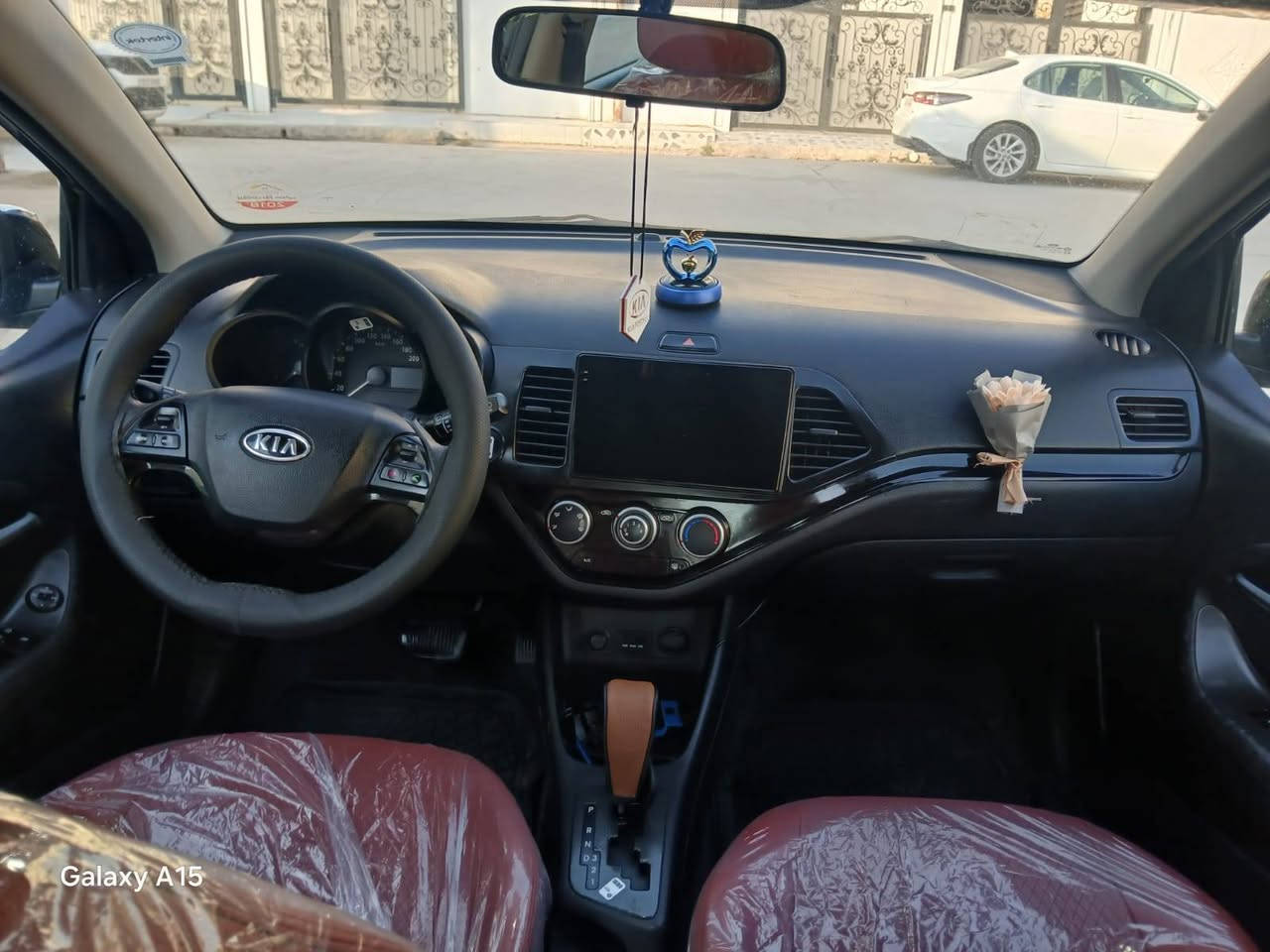 <<  كيابيكانتو >>    KIA شكل جديد نفخ 
ابودمار..موديل سيارة [[ ٢٠١٢ ]].
-سعر السيارة (( ٧٧ )) ورقة.
- رقم السيارة سليمانية دولي جديد وسنوية جديد شرط التحويل.
-أتصال علرقم//***********
- منشأه السيارة صناعة كورية.
-مكان سيارة كركوك.
- لون السيارة مميز (( أسود ملكي//أسود كذابي )).
_ المواصفات السيارة خليجي...كير أوتوماتيك.. مكينة اربعة سلندر المرغوب...تبريد ثلج...تدفئة...داخل سيارة مطعم كشنات مشمشي جلد وداخل غرفة رصاصي وشكري واسود...ويل كروم حجم اطارات١٤ بلادي...مانع ضباب..جامات كهرباء..مرايات كهرباء...تحكمات طرفين بلستيرن...بلوثوث...اواكس...ستوب لايت...يدات نيكل...يو بي أس...جنح علصندوق بلادي...وكشن جك...اسبير جوكر علشركة...دوسات سبورت بلاد...سويج جداحة قفل مركزي سنتر لوك.
- سيارة بيها ثلاث أماكن صبغ وسيارة جاهزة بدون مصروف. كركوك, العراق
